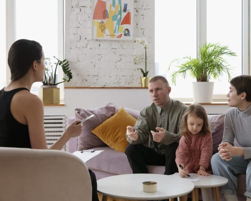 parents-kid-doing-therapy